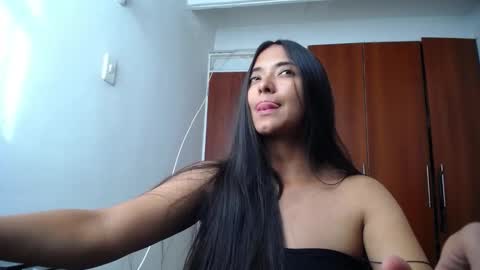 Snapshot of wifhot chatting on 10-17-25, 07:27 Ilauren online show from 10-17-25, 07:27