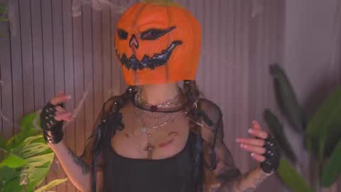 Audrey online show from 10-31-25, 07:42