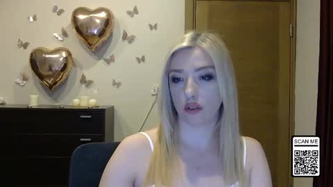 Snapshot of wild_silk_desire chatting on 04-28-26, 06:46 Alina online show from 04-28-26, 06:46