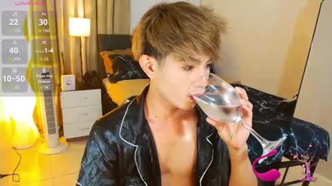 Snapshot of wildesttwinky chatting on 07-08-26, 07:51 Arvie Rubio online show from 07-08-26, 07:51