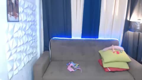 Snapshot of wildhot_pauleen4uxxx chatting on 10-09-25, 06:17 pauleen online show from 10-09-25, 06:17