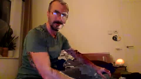 Snapshot of wildnerds chatting on 10-30-25, 08:20 wildnerds online show from 10-30-25, 08:20