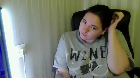 Snapshot of wildpanthers chatting on 11-19-25, 12:43 wildpanthers online show from 11-19-25, 12:43