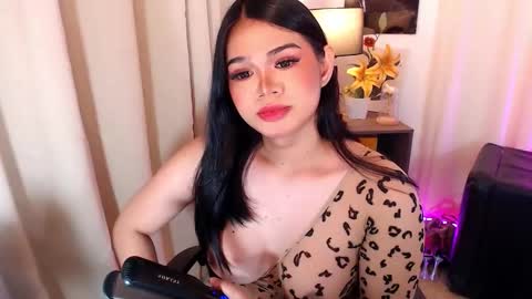 Snapshot of wildsavagelucy chatting on 11-29-25, 01:19 Ms Lucy online show from 11-29-25, 01:19