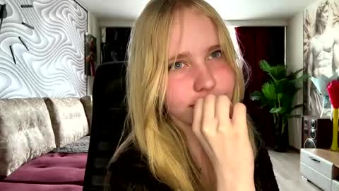 Anny online show from 05-28-26, 11:40