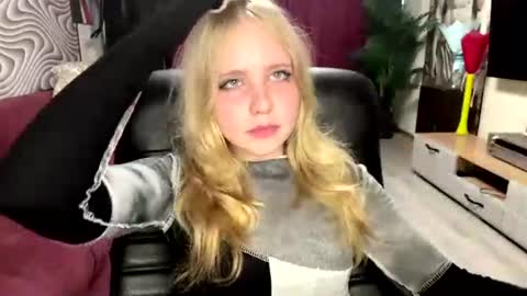 Snapshot of wilhelminafraker chatting on 06-19-26, 11:14 Anny online show from 06-19-26, 11:14
