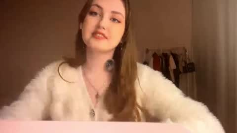 Snapshot of willatrisch chatting on 10-19-25, 02:18 Kate online show from 10-19-25, 02:18
