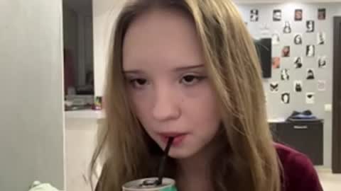 Snapshot of willenasow chatting on 12-18-25, 03:18 Olivia online show from 12-18-25, 03:18