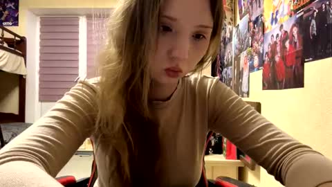 Snapshot of willenasow chatting on 02-13-26, 04:03 Olivia online show from 02-13-26, 04:03