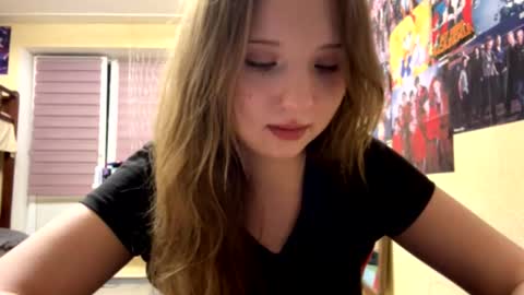 Snapshot of willenasow chatting on 02-16-26, 06:26 Olivia online show from 02-16-26, 06:26