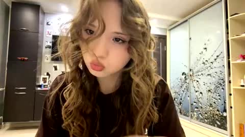 Snapshot of willenasow chatting on 02-25-26, 03:10 Olivia online show from 02-25-26, 03:10