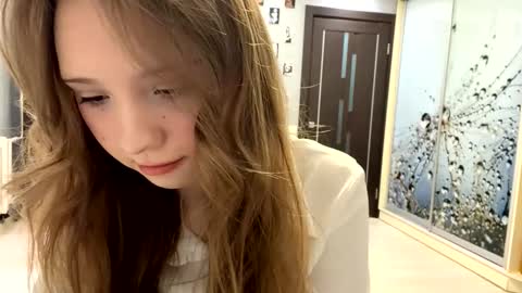 Snapshot of willenasow chatting on 03-08-26, 05:17 Olivia online show from 03-08-26, 05:17