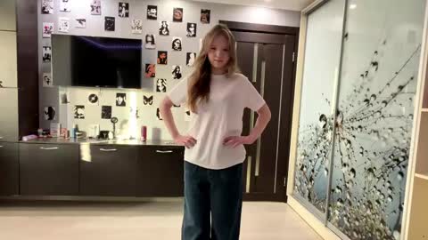 Olivia online show from 04-15-26, 03:19