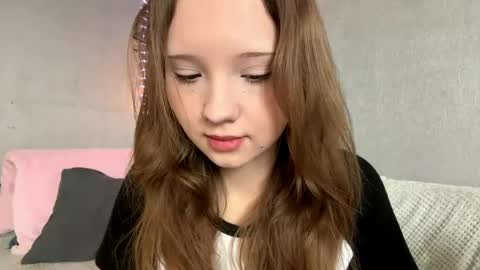 Snapshot of willenasow chatting on 06-07-26, 03:05 Olivia online show from 06-07-26, 03:05