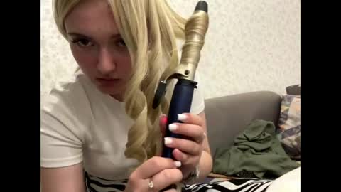 Snapshot of willettealfiero chatting on 05-18-26, 04:57 Sophia online show from 05-18-26, 04:57