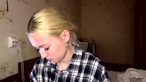 Snapshot of willettealfiero chatting on 05-20-26, 03:18 Sophia online show from 05-20-26, 03:18