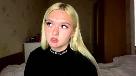 Snapshot of willettealfiero chatting on 05-21-26, 06:15 Sophia online show from 05-21-26, 06:15