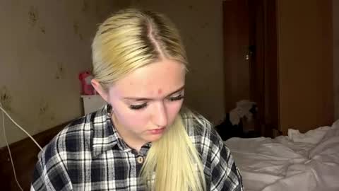 Snapshot of willettealfiero chatting on 05-25-26, 04:24 Sophia online show from 05-25-26, 04:24