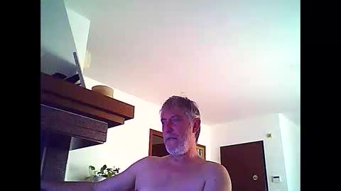 Snapshot of willfire71 chatting on 05-16-26, 06:32 Willfire71 online show from 05-16-26, 06:32