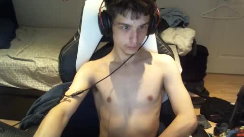 Snapshot of willfro_ chatting on 10-19-25, 01:39 willfro_ online show from 10-19-25, 01:39