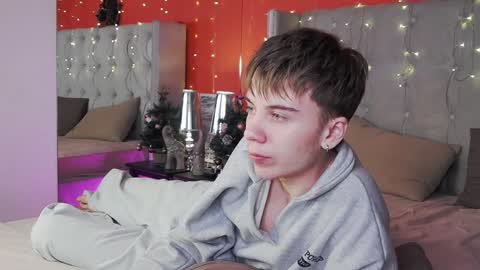 Snapshot of william_ross chatting on 12-24-24, 02:10 will online show from 12-24-24, 02:10