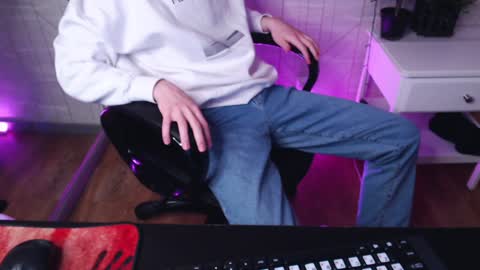 Snapshot of william_ross chatting on 01-04-25, 10:45 will online show from 01-04-25, 10:45