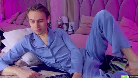 William online show from 10-08-25, 03:04