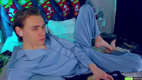 Snapshot of williamdyson chatting on 01-12-26, 03:45 William online show from 01-12-26, 03:45