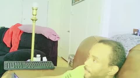 Snapshot of willie0201 chatting on 12-22-25, 03:53 YaBoyTJ online show from 12-22-25, 03:53