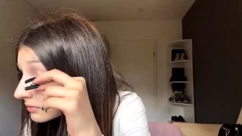 Snapshot of williemaemeachem chatting on 06-14-26, 05:26 Mari online show from 06-14-26, 05:26