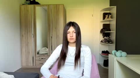 Snapshot of williemaemeachem chatting on 06-18-26, 09:14 Mari online show from 06-18-26, 09:14
