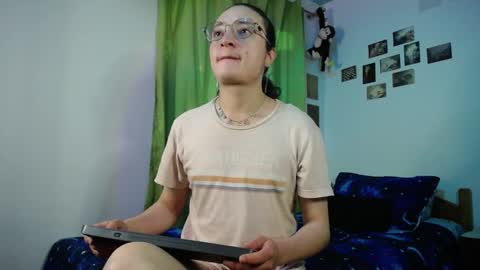 Snapshot of willmonkey chatting on 10-26-25, 02:39 willmonkey online show from 10-26-25, 02:39