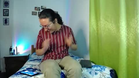 Snapshot of willmonkey chatting on 11-09-25, 01:26 willmonkey online show from 11-09-25, 01:26