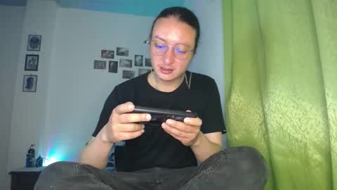 Snapshot of willmonkey chatting on 11-28-25, 02:36 willmonkey online show from 11-28-25, 02:36