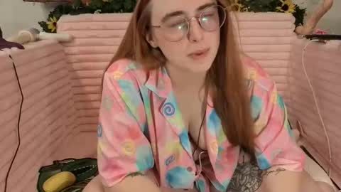 Snapshot of willowthewhips87 chatting on 04-16-26, 05:03 Willow online show from 04-16-26, 05:03