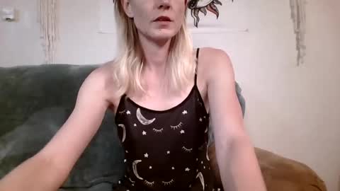 Snapshot of willowxo223 chatting on 06-22-26, 05:15 willowxo223 online show from 06-22-26, 05:15