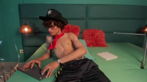 Snapshot of willturneer chatting on 05-08-26, 03:56 willturneer online show from 05-08-26, 03:56