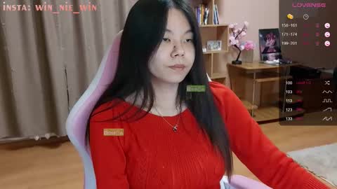 Snapshot of win_nie chatting on 09-29-25, 03:33 Winnie online show from 09-29-25, 03:33