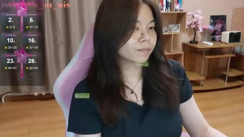 Snapshot of win_nie chatting on 05-12-26, 01:14 Winnie online show from 05-12-26, 01:14