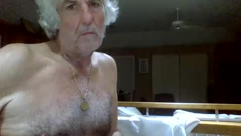Snapshot of winedog2020 chatting on 04-12-26, 01:54 Gundja Man online show from 04-12-26, 01:54