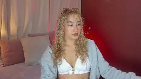 Snapshot of wini_fer chatting on 06-18-26, 12:31 Wini Fer online show from 06-18-26, 12:31