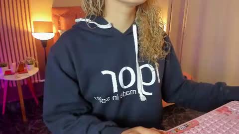 Snapshot of wini_fer chatting on 07-17-26, 12:45 Wini Fer online show from 07-17-26, 12:45