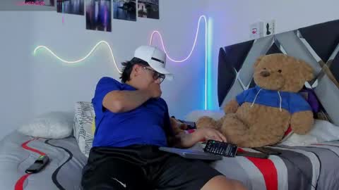 winniepooh_69 online show from 05-12-26, 05:15