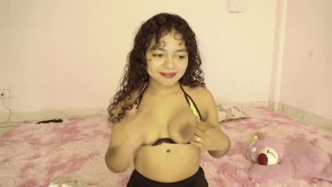 Snapshot of winnifer_gonzalez chatting on 06-10-26, 02:12 Winnifer Gonzalez online show from 06-10-26, 02:12