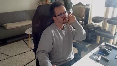 Snapshot of winnydepooh chatting on 10-11-25, 12:15 cream36 online show from 10-11-25, 12:15