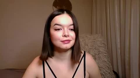 Snapshot of winter__white_rose chatting on 10-23-25, 03:22 Emma online show from 10-23-25, 03:22