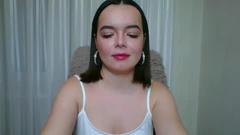 Snapshot of winter__white_rose chatting on 10-29-25, 07:04 Emma online show from 10-29-25, 07:04