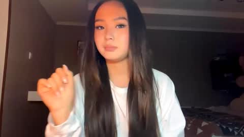 Amina online show from 10-25-25, 02:24