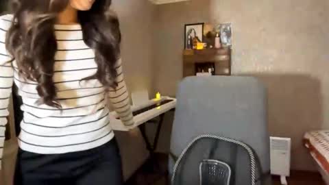 Amina online show from 10-29-25, 02:19