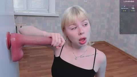 Snapshot of wintershy chatting on 10-09-25, 08:45 Sophie weight 50kg height 160 online show from 10-09-25, 08:45